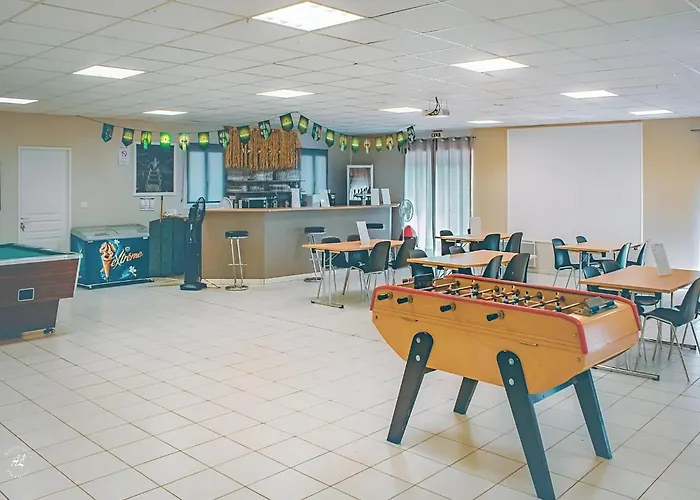 Escape Near بيت للعطل