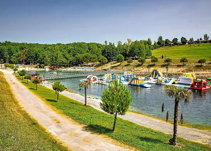 Escape Near بيت للعطل