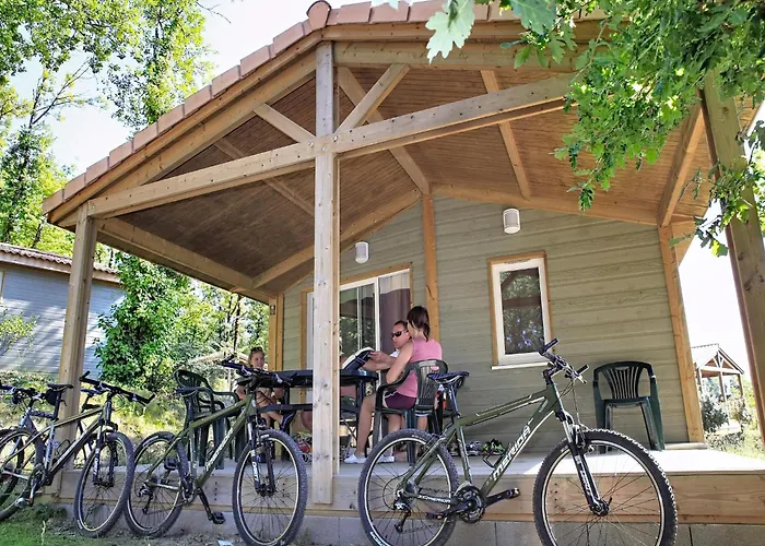 Escape Near * مونكلار دو كيارْسي